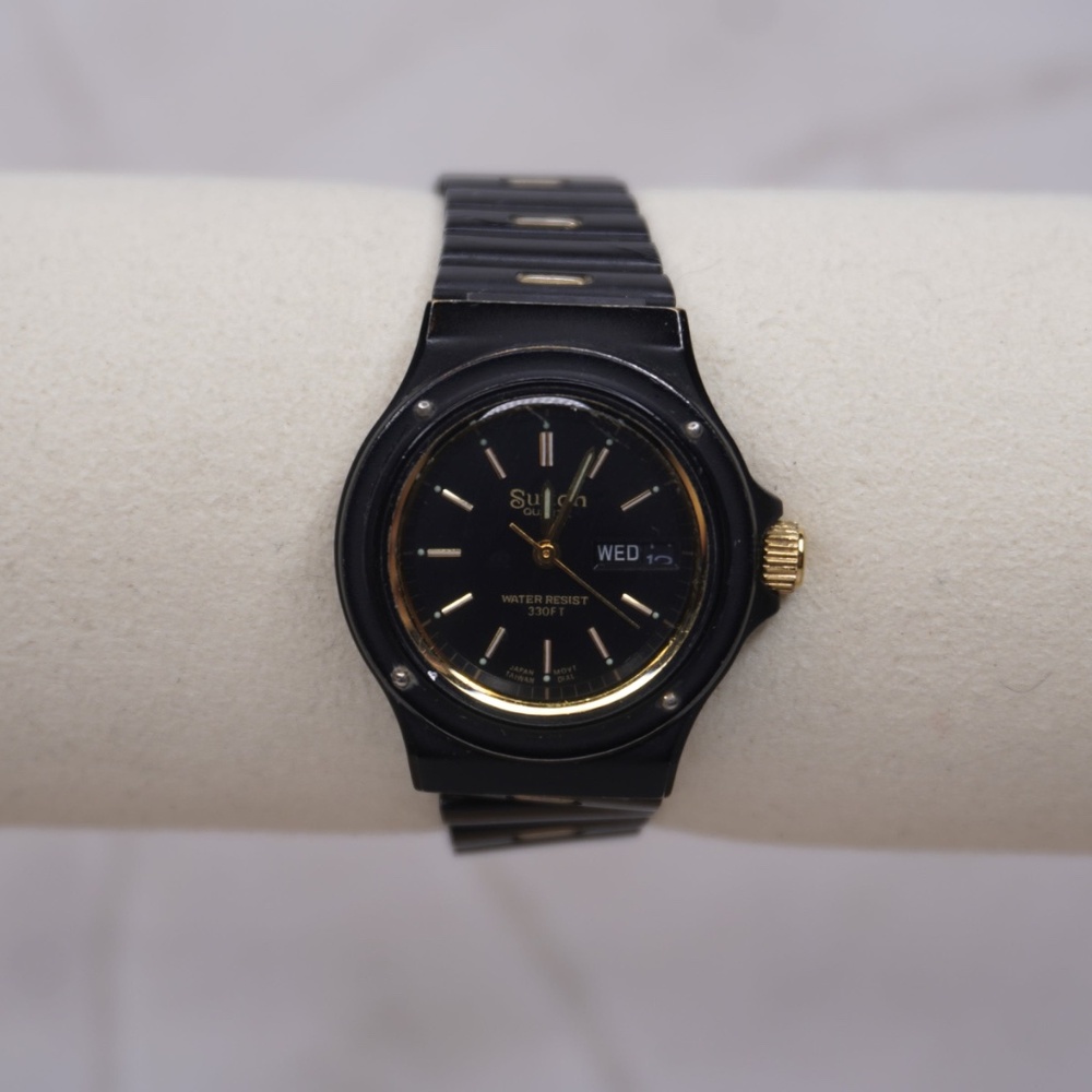 Sleek Vintage Sutton Black and Gold Gender Neutral